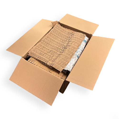 Caja con 111 litros de cartón triturado